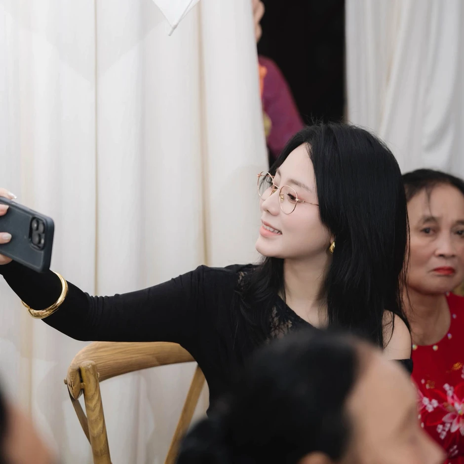 Hot girl Vật lý Minh Thu bất ngờ thông báo "cập bến" trời Âu Hot girl Vật lý Minh Thu bất ngờ thông báo "cập bến" trời Âu