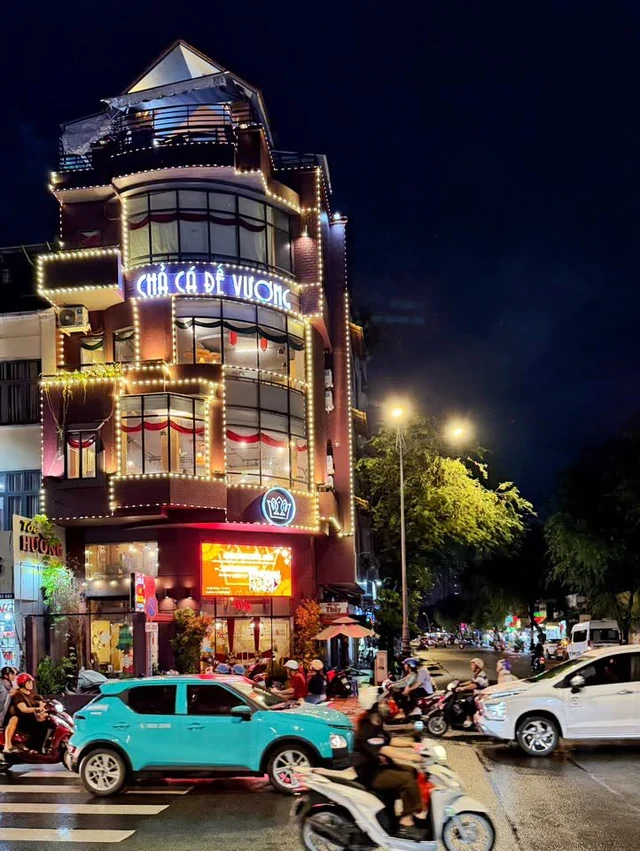 Kỹ sư tốt nghiệp bằng giỏi ĐH Bách khoa TP.HCM: Bỏ nghề đi làm MC, bán thêm chả cá Kỹ sư tốt nghiệp bằng giỏi ĐH Bách khoa TP.HCM: Bỏ nghề đi làm MC, bán thêm chả cá