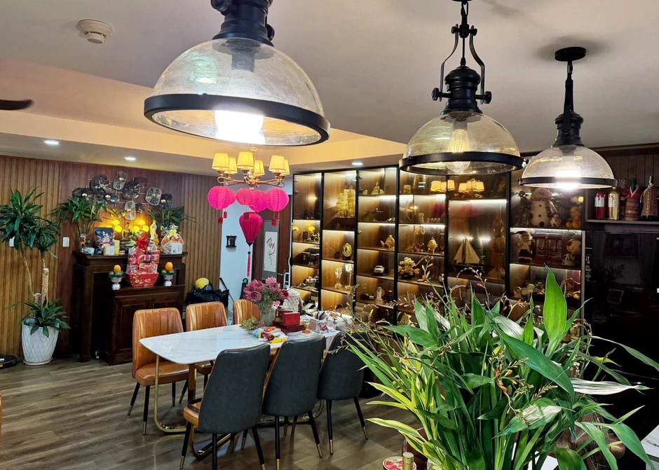 Kỹ sư tốt nghiệp bằng giỏi ĐH Bách khoa TP.HCM: Bỏ nghề đi làm MC, bán thêm chả cá Kỹ sư tốt nghiệp bằng giỏi ĐH Bách khoa TP.HCM: Bỏ nghề đi làm MC, bán thêm chả cá