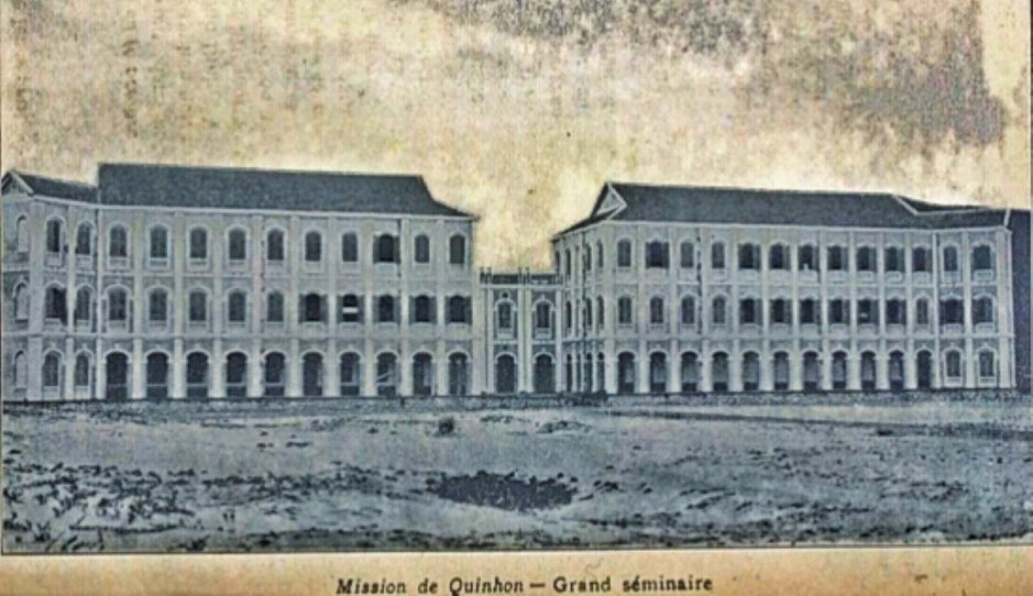 Khám phá Thư viện Đại học Quy Nhơn, kiến trúc Gothic gần 100 tuổi bên chân sóng Khám phá Thư viện Đại học Quy Nhơn, kiến trúc Gothic gần 100 tuổi bên chân sóng
