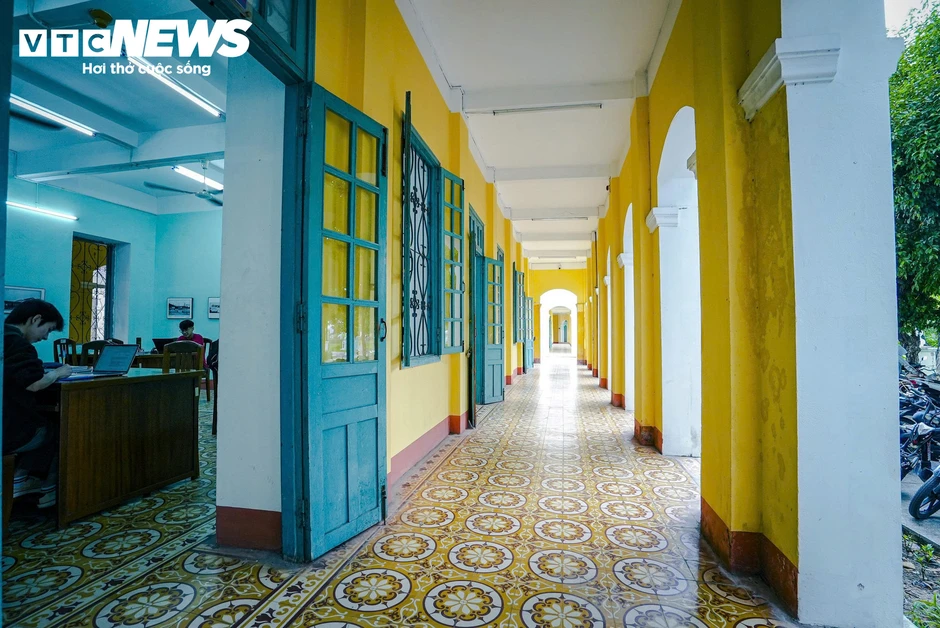 Khám phá Thư viện Đại học Quy Nhơn, kiến trúc Gothic gần 100 tuổi bên chân sóng Khám phá Thư viện Đại học Quy Nhơn, kiến trúc Gothic gần 100 tuổi bên chân sóng