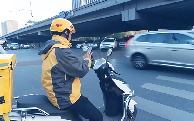 Khách bom hàng, shipper bị nền tảng khoá app: Khiếu nại cũng không được giải quyết Khách bom hàng, shipper bị nền tảng khoá app: Khiếu nại cũng không được giải quyết