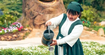 Khách Tây đến Việt Nam tham quan "ngôi làng người tí hon" dưới chân đèo ở Đà Lạt