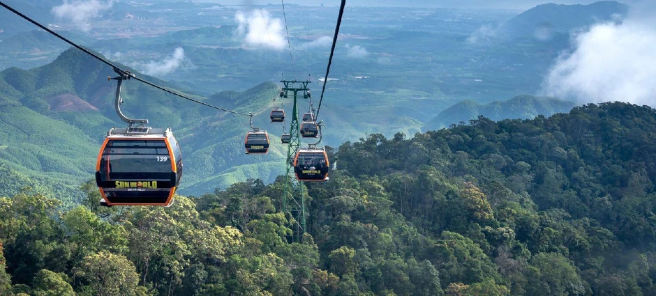 Khách Tây "biến mất" giữa hang động ánh sáng ở Bà Nà Hills, bên trong ảo đến mức nào? Khách Tây "biến mất" giữa hang động ánh sáng ở Bà Nà Hills, bên trong ảo đến mức nào?
