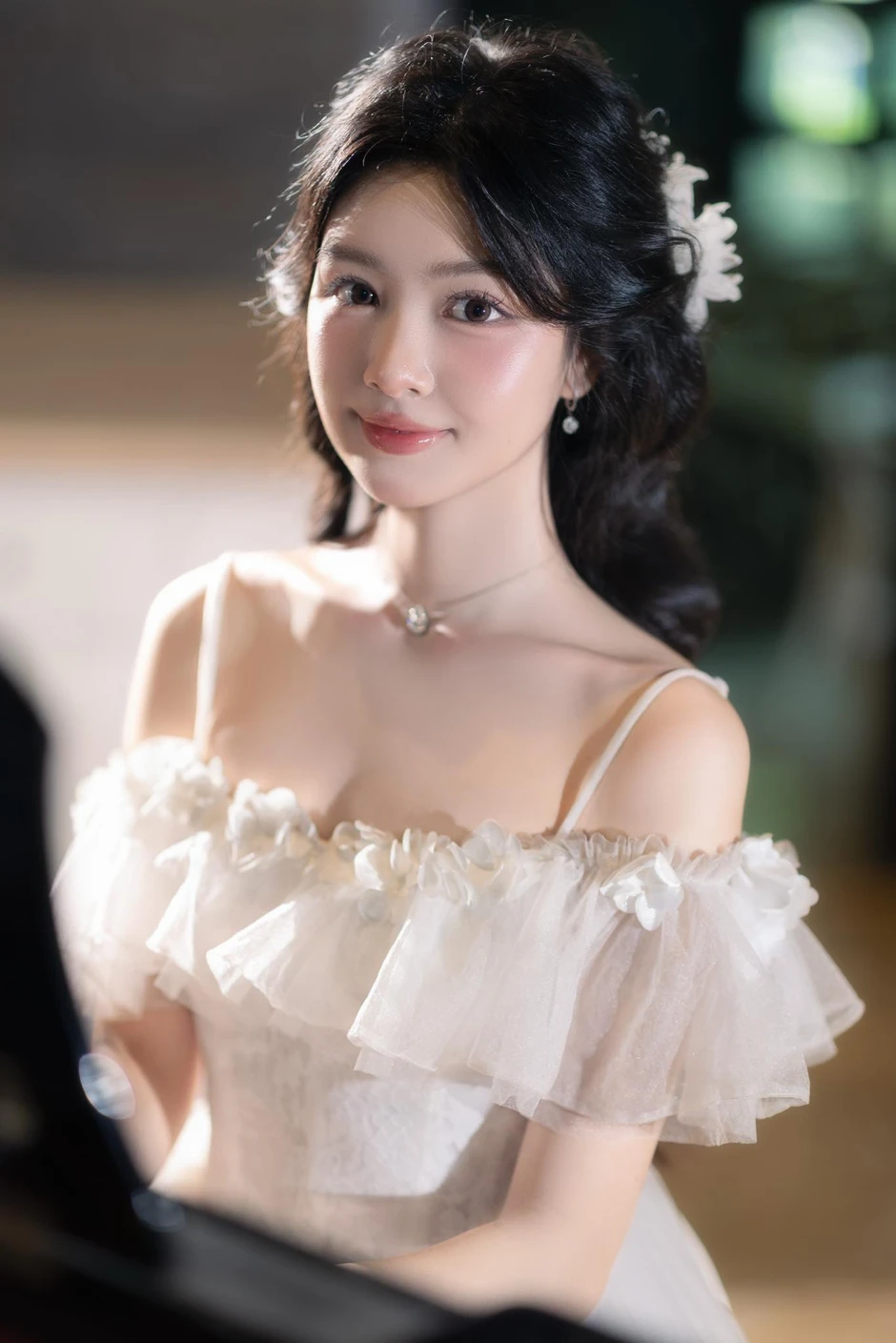 Khách Tây xếp hàng xem Lọ Lem chụp ảnh, về nước kể "ở Việt Nam cứ đi vài bước là gặp tiên nữ" Khách Tây xếp hàng xem Lọ Lem chụp ảnh, về nước kể "ở Việt Nam cứ đi vài bước là gặp tiên nữ"