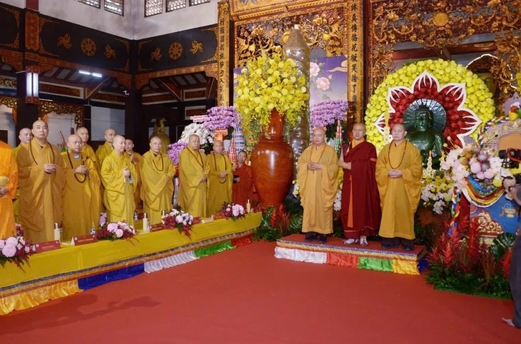 Khai mạc pháp hội cầu nguyện hòa bình thế giới tại chùa Vĩnh Nghiêm Khai mạc pháp hội cầu nguyện hòa bình thế giới tại chùa Vĩnh Nghiêm