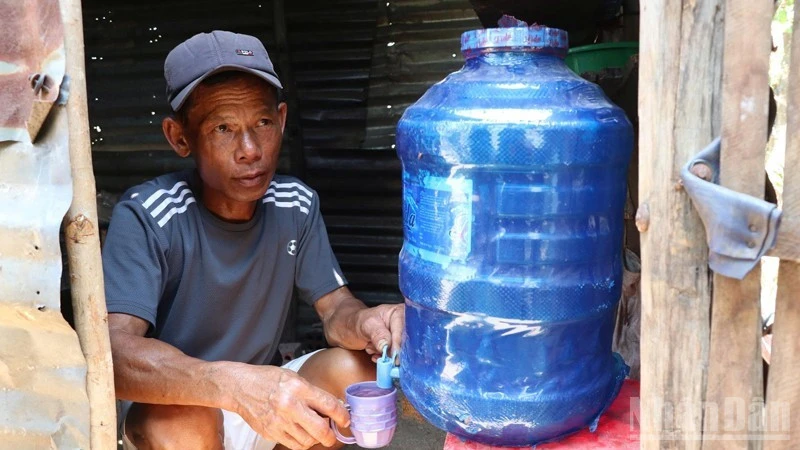 Khánh Hòa: “Khát” nước sạch giữa mùa nắng nóng Khánh Hòa: “Khát” nước sạch giữa mùa nắng nóng