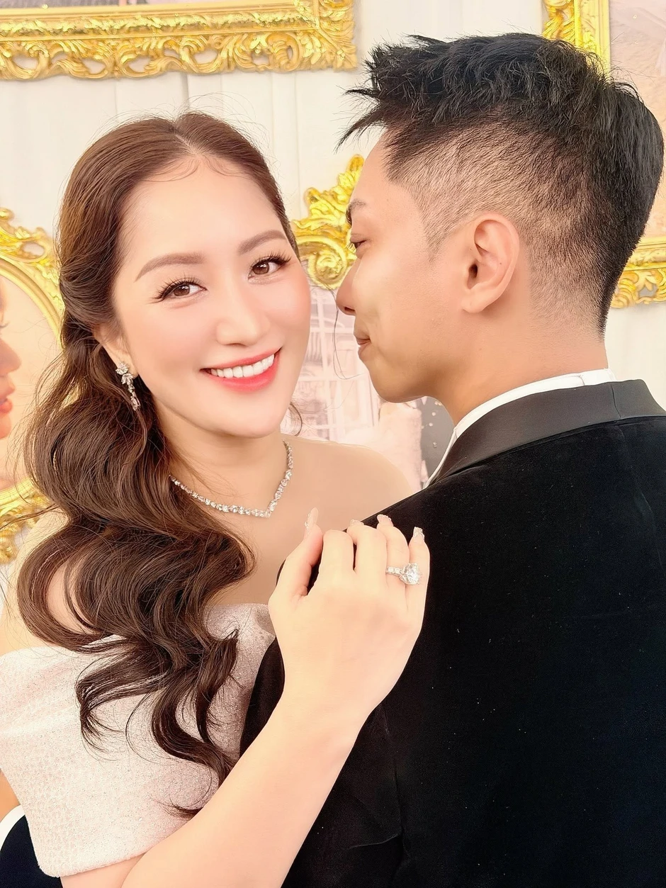 Khánh Thi - Phan Hiển khiêu vũ "là thần"