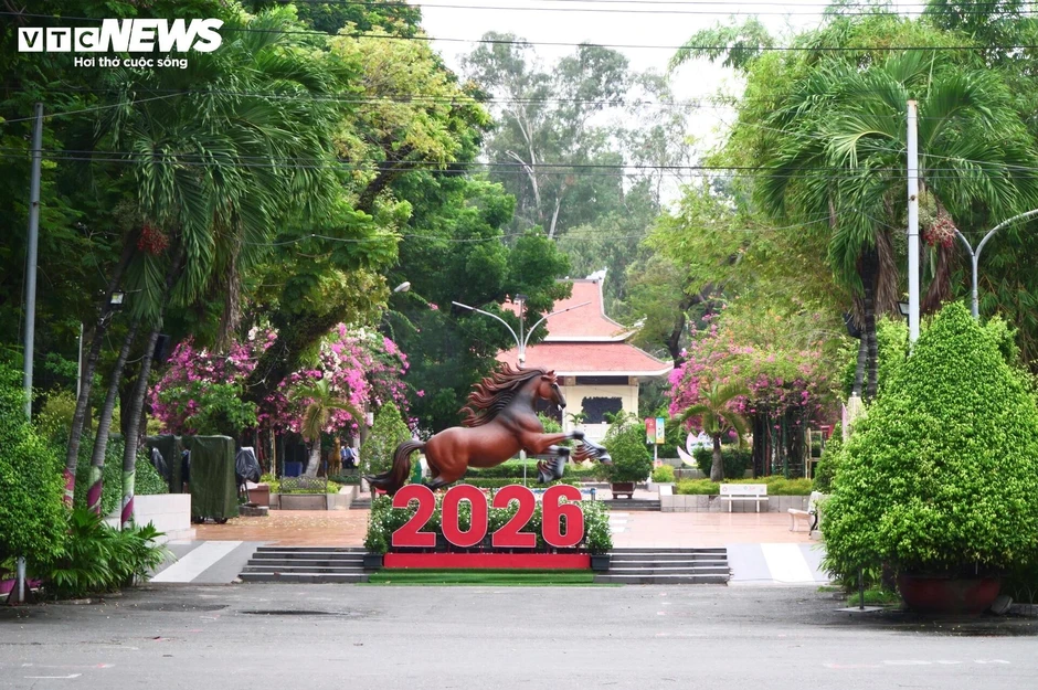 Khảo sát công viên Lê Thị Riêng tìm nơi chôn tập thể liệt sĩ Mậu Thân 1968 Khảo sát công viên Lê Thị Riêng tìm nơi chôn tập thể liệt sĩ Mậu Thân 1968