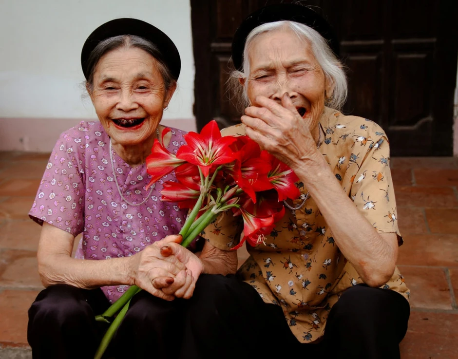Khi cha mẹ bắt đầu lúc nhớ lúc quên và những dấu hiệu suy giảm thính lực
