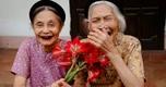 Khi cha mẹ bắt đầu lúc nhớ lúc quên và những dấu hiệu suy giảm thính lực