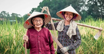Khi cha mẹ bắt đầu "lúc nhớ lúc quên": Chuyện vừa xảy ra thì quên, chuyện nhiều năm trước lại kể vanh vách