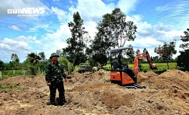 Khi người dân trở thành ‘hoa tiêu ký ức’ trên hành trình tìm hài cốt liệt sĩ Khi người dân trở thành ‘hoa tiêu ký ức’ trên hành trình tìm hài cốt liệt sĩ