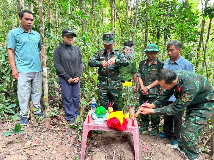 Khi người dân trở thành ‘hoa tiêu ký ức’ trên hành trình tìm hài cốt liệt sĩ Khi người dân trở thành ‘hoa tiêu ký ức’ trên hành trình tìm hài cốt liệt sĩ