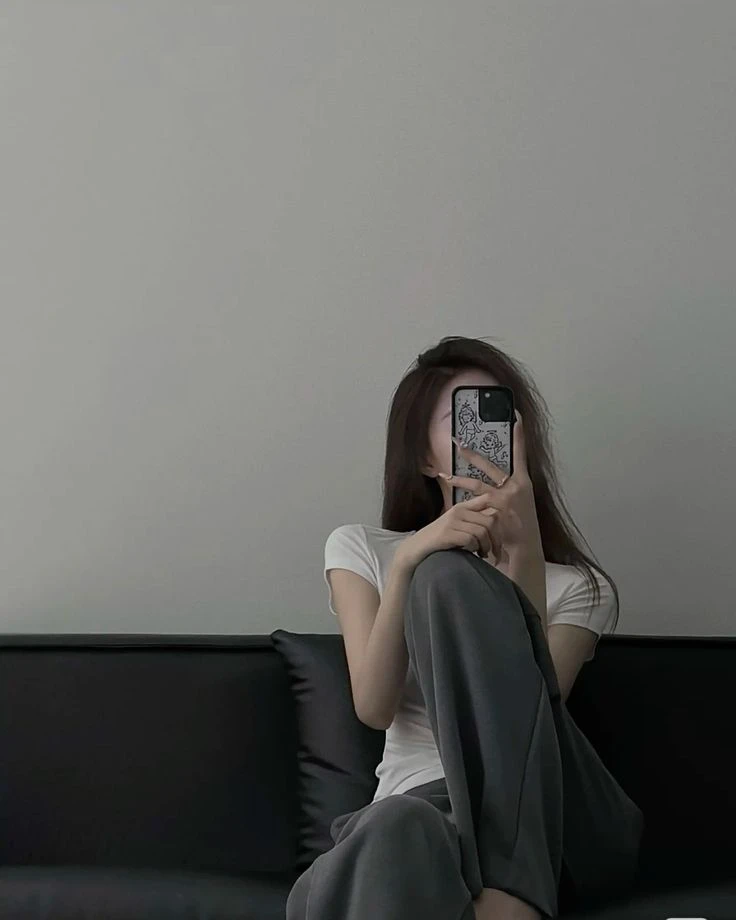 Khoảng 30 phút trước khi đi ngủ, bạn dễ tiêu tiền nhất: 3 việc nhiều người vẫn làm mỗi tối