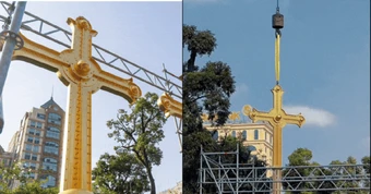 Khoảnh khắc 2 thánh giá mạ vàng nặng 400kg trở lại đỉnh nhà thờ Đức Bà Sài Gòn, người dân chăm chú theo dõi