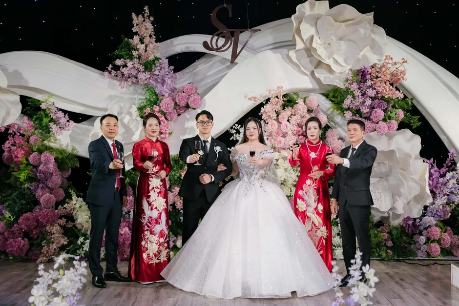 Khoảnh khắc bố dặn con rể trong đám cưới con gái hút 3 triệu lượt xem Khoảnh khắc bố dặn con rể trong đám cưới con gái hút 3 triệu lượt xem