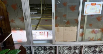 Khoảnh khắc em bé ở Quảng Ninh rơi xuyên qua trần thạch cao khi tìm đồ chơi