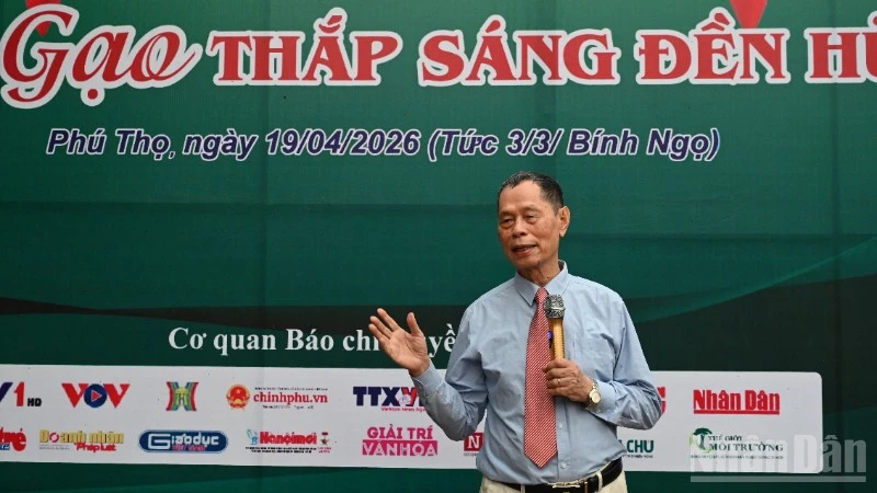 Khởi động dự án “Cung đường hoa gạo thắp sáng Đền Hùng” Khởi động dự án “Cung đường hoa gạo thắp sáng Đền Hùng”