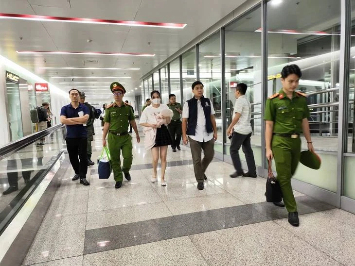 Khối tài sản "khủng" của Ngô Thị Thêu - vợ Mr Hunter: 45 bất động sản, 143 miếng vàng và dàn xe đồ sộ Mercedes G63, Lamborghini, Lexus, Porsche Khối tài sản "khủng" của Ngô Thị Thêu - vợ Mr Hunter: 45 bất động sản, 143 miếng vàng và dàn xe đồ sộ Mercedes G63, Lamborghini, Lexus, Porsche