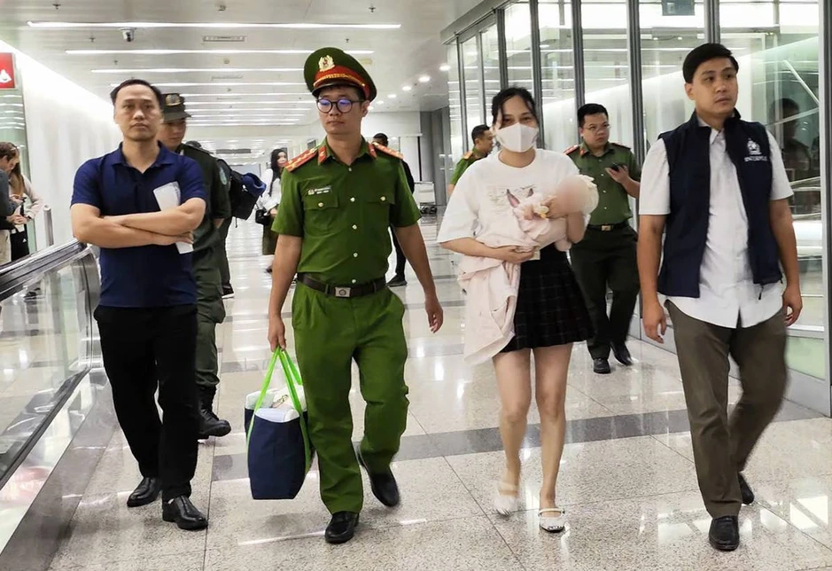 Khối tài sản "khủng" của Ngô Thị Thêu - vợ Mr Hunter: 45 bất động sản, 143 miếng vàng và dàn xe đồ sộ Mercedes G63, Lamborghini, Lexus, Porsche Khối tài sản "khủng" của Ngô Thị Thêu - vợ Mr Hunter: 45 bất động sản, 143 miếng vàng và dàn xe đồ sộ Mercedes G63, Lamborghini, Lexus, Porsche