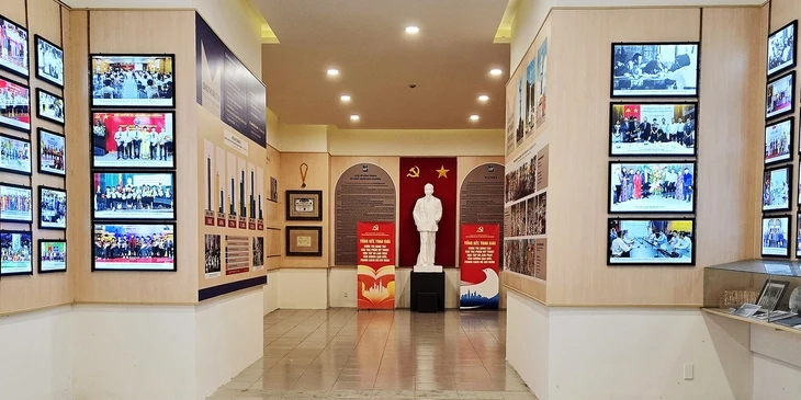Không gian văn hóa Hồ Chí Minh tại ngôi trường 113 năm tuổi Không gian văn hóa Hồ Chí Minh tại ngôi trường 113 năm tuổi
