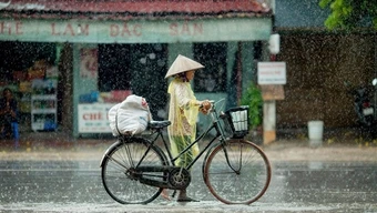 Không khí lạnh tràn về, miền Bắc và Trung Bộ nhiều nơi mưa to