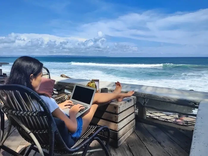 Không năm nào tôi nghỉ hết phép vì đi nghỉ thực chất là làm việc online Không năm nào tôi nghỉ hết phép vì đi nghỉ thực chất là làm việc online