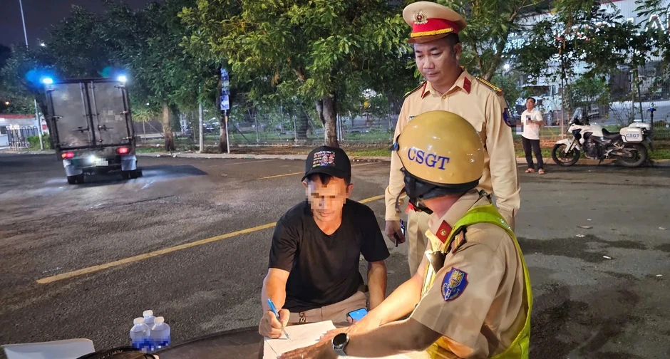 Kiểm tra ma túy tại chợ Bình Điền: Tài xế đổ lỗi do uống thuốc viêm họng Kiểm tra ma túy tại chợ Bình Điền: Tài xế đổ lỗi do uống thuốc viêm họng