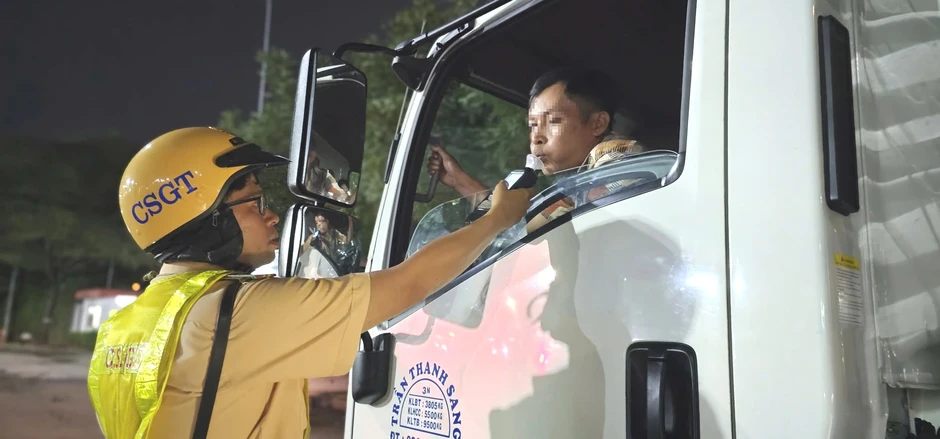 Kiểm tra ma túy tại chợ Bình Điền: Tài xế đổ lỗi do uống thuốc viêm họng Kiểm tra ma túy tại chợ Bình Điền: Tài xế đổ lỗi do uống thuốc viêm họng