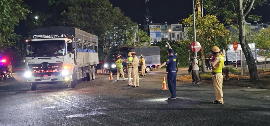 Kiểm tra ma túy tại chợ Bình Điền: Tài xế đổ lỗi do uống thuốc viêm họng Kiểm tra ma túy tại chợ Bình Điền: Tài xế đổ lỗi do uống thuốc viêm họng