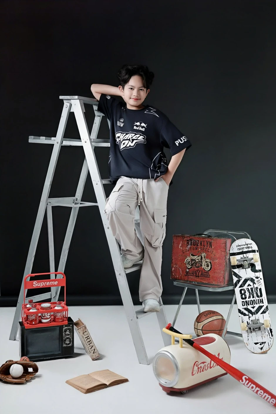 Kubi nhà Khánh Thi trổ mã phổng phao, thần thái "soái ca" ở tuổi 11, một điểm giống hệt bố Phan Hiển