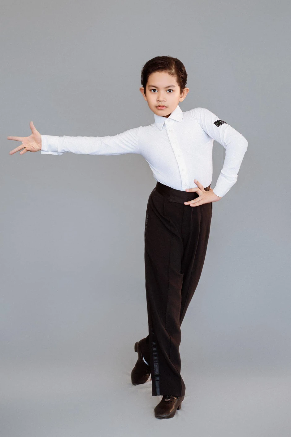 Kubi nhà Khánh Thi trổ mã phổng phao, thần thái "soái ca" ở tuổi 11, một điểm giống hệt bố Phan Hiển