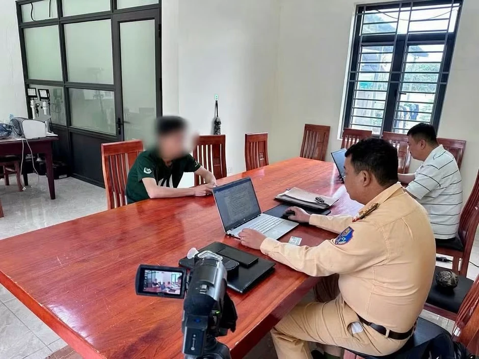 Lái ô tô gây tai nạn rồi luồn qua ngõ nhỏ để né camera Lái ô tô gây tai nạn rồi luồn qua ngõ nhỏ để né camera