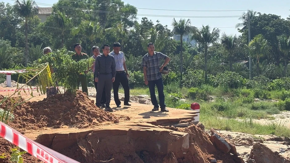 Lâm Đồng: Lũ cát đỏ lại tràn xuống đường đi Mũi Né Lâm Đồng: Lũ cát đỏ lại tràn xuống đường đi Mũi Né