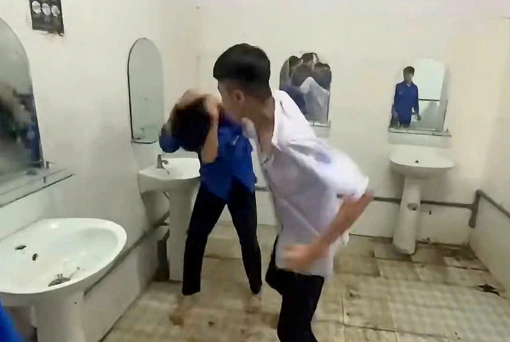 Làm rõ vụ nam sinh lớp 12 ở Lâm Đồng bị bạn học đánh gãy xương mũi Làm rõ vụ nam sinh lớp 12 ở Lâm Đồng bị bạn học đánh gãy xương mũi