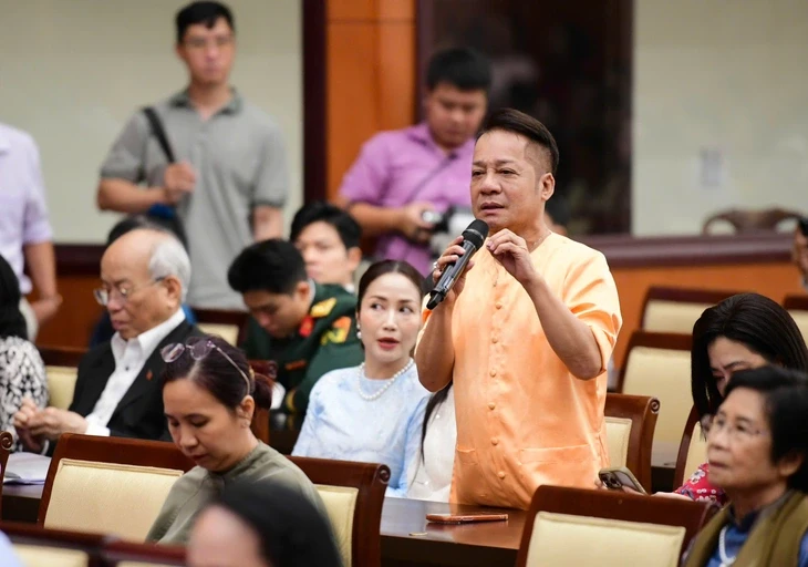 Lãnh đạo TP.HCM gặp gỡ, tuyên dương nhà báo, văn nghệ sĩ tiêu biểu đầu năm Lãnh đạo TP.HCM gặp gỡ, tuyên dương nhà báo, văn nghệ sĩ tiêu biểu đầu năm