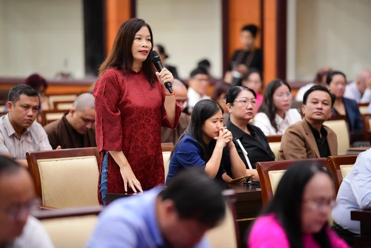 Lãnh đạo TP.HCM gặp gỡ, tuyên dương nhà báo, văn nghệ sĩ tiêu biểu đầu năm Lãnh đạo TP.HCM gặp gỡ, tuyên dương nhà báo, văn nghệ sĩ tiêu biểu đầu năm