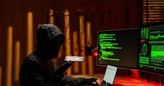Lập trình viên viết code bấm 1.000 lần/giây giành số khám cho bạn gái: Mở ngay dịch vụ "phe vé khám bệnh",  nhận về cái kết đầy cay đắng