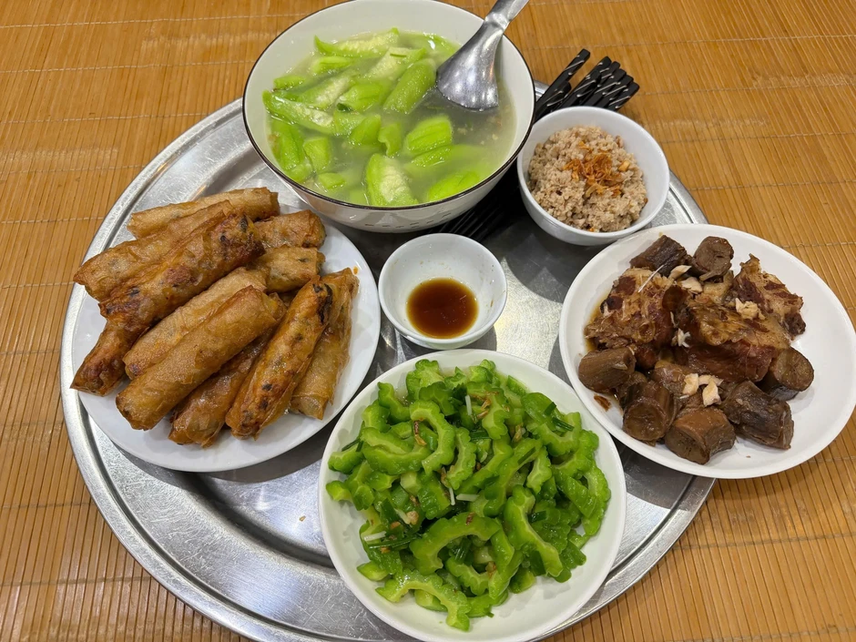 Lên Hà Nội trông cháu, bà U80 nhận thêm giúp việc, kiếm 8 triệu đồng/tháng Lên Hà Nội trông cháu, bà U80 nhận thêm giúp việc, kiếm 8 triệu đồng/tháng