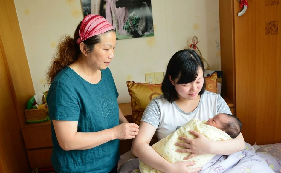 Lên thành phố chăm con dâu ở cữ, tôi ngỡ được gần cháu nội, nào ngờ uất ức đến mức muốn bỏ về quê ngay Lên thành phố chăm con dâu ở cữ, tôi ngỡ được gần cháu nội, nào ngờ uất ức đến mức muốn bỏ về quê ngay