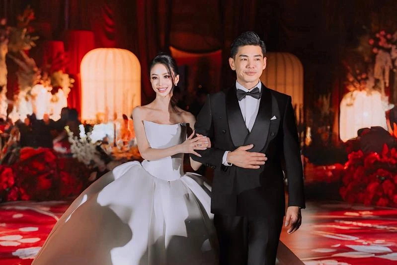 Lộ diện ekip người Việt trong đám cưới hậu duệ đời thứ 76 của Khổng Tử và cháu tỷ phú Malaysia Lộ diện ekip người Việt trong đám cưới hậu duệ đời thứ 76 của Khổng Tử và cháu tỷ phú Malaysia