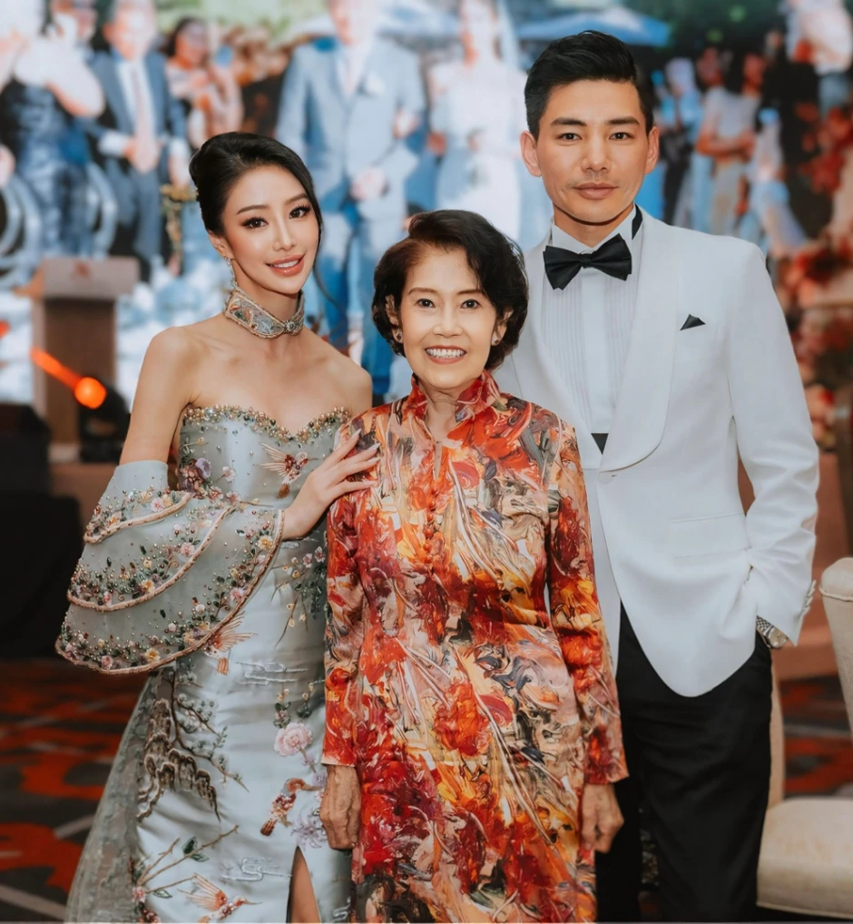 Lộ diện ekip người Việt trong đám cưới hậu duệ đời thứ 76 của Khổng Tử và cháu tỷ phú Malaysia Lộ diện ekip người Việt trong đám cưới hậu duệ đời thứ 76 của Khổng Tử và cháu tỷ phú Malaysia
