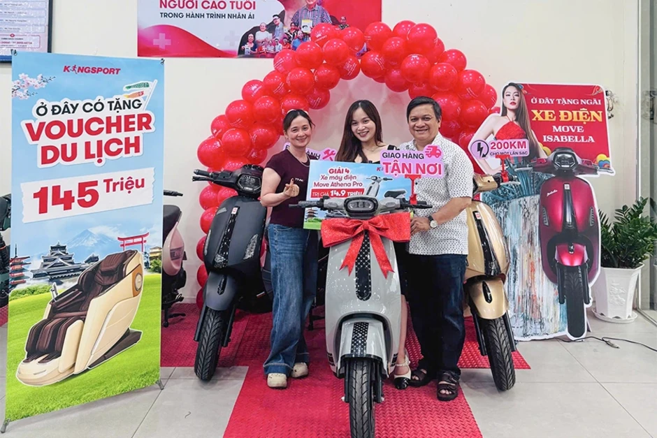 Loạt khách hàng trúng tour du lịch châu Á khi mua sản phẩm Kingsport