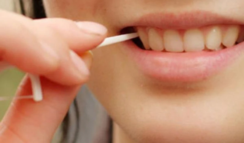 Lời khuyên cho người cứ ăn xong là tìm tăm xỉa răng Lời khuyên cho người cứ ăn xong là tìm tăm xỉa răng