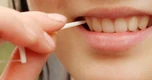 Lời khuyên cho người cứ ăn xong là tìm tăm xỉa răng