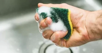 Lời khuyên cho những gia đình rửa bát bằng miếng bọt biển