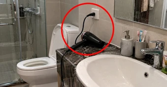 Lời khuyên cho những người để máy sấy tóc trong nhà vệ sinh 24/7