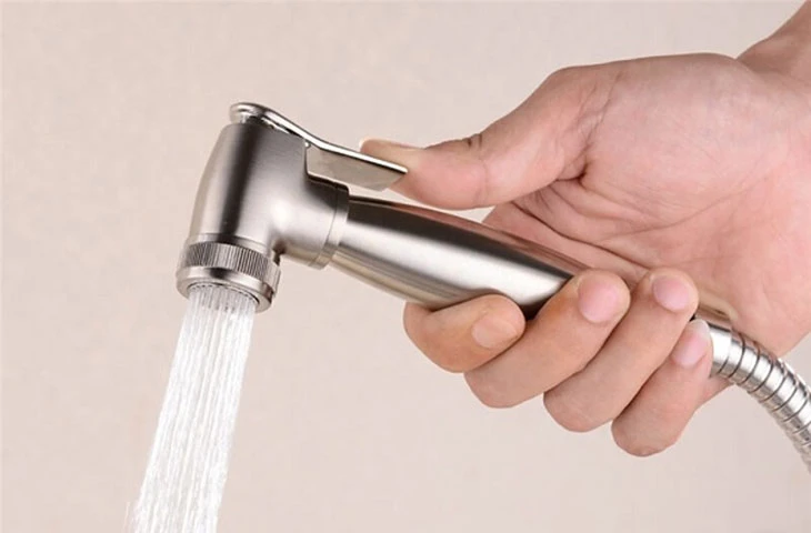 Lời khuyên đến các gia đình thường xuyên sử dụng vòi xịt vệ sinh Lời khuyên đến các gia đình thường xuyên sử dụng vòi xịt vệ sinh