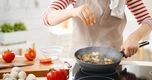 Lời khuyên khi dùng bếp từ: Thói quen gây hại cho bảng điều khiển